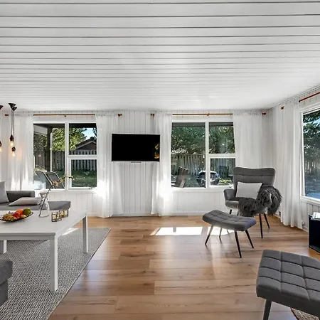 Allen - 1km From The Sea By Interhome *