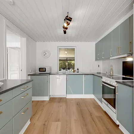 Allen - 1km From The Sea By Interhome Feriehus