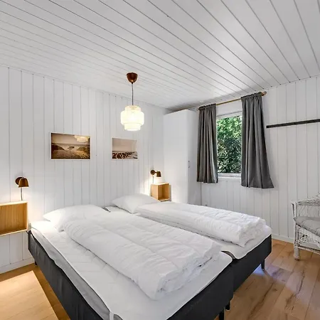 Allen - 1km From The Sea By Interhome Feriehus